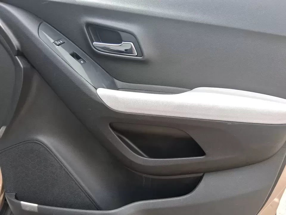 2018 Chevrolet Trax LT (3GNCJLSB1JL) with an ECOTEC 1.4L I-4 DOHC engine, 6A transmission, located at 4508 South Dixie Dr, Moraine, OH, 45439, (937) 908-9800, 39.689976, -84.218452 - Need a small SUV that fits city parking, handles daily commutes, and still has room for weekend getaways to Carillon Historical Park or a quick run down I75? This 2018 Chevrolet Trax LT is built for real-life Moraine and Dayton-area driving-easy to maneuver, comfortable for long stretches on South D - Photo#19