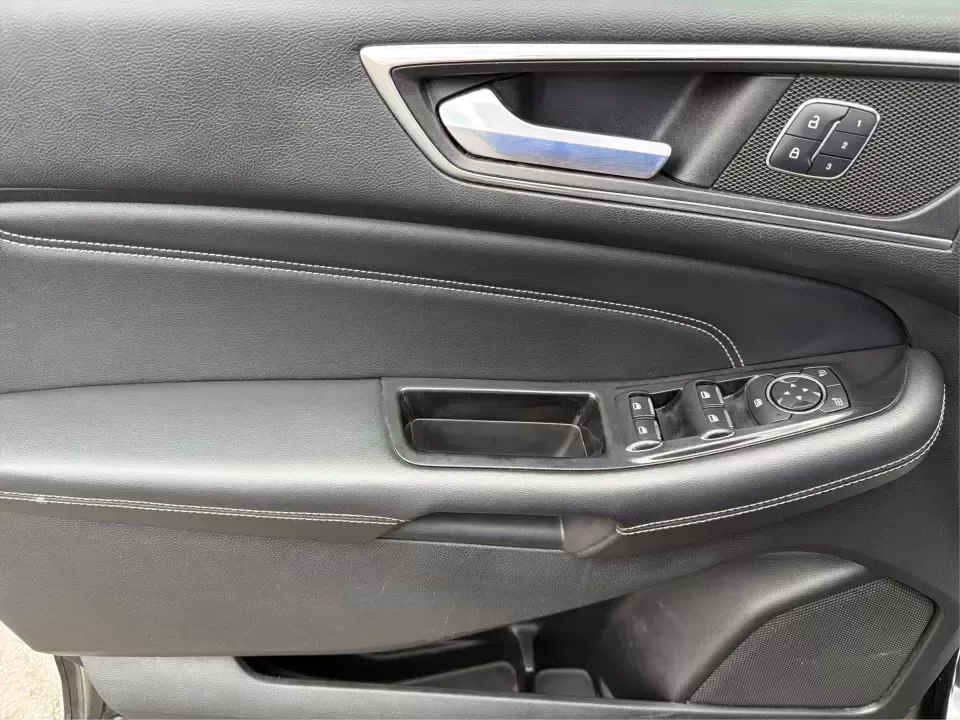 2015 Ford Edge Titanium (2FMTK4K82FB) with an 3.5L V6 DOHC 24V engine, 6-Speed Automatic transmission, located at 1184 Kauffman Ave, Fairborn, OH, 45324, (937) 908-9800, 39.807072, -84.030914 - Need a comfortable, confident SUV for Dayton-area commuting, school drop-offs, and spontaneous weekend getaways to Yellow Springs? This 2015 Ford Edge Titanium in Tuxedo Black Metallic blends everyday practicality with upscale features, giving you a road-trip-ready ride that fits a busy life in Fair - Photo#19