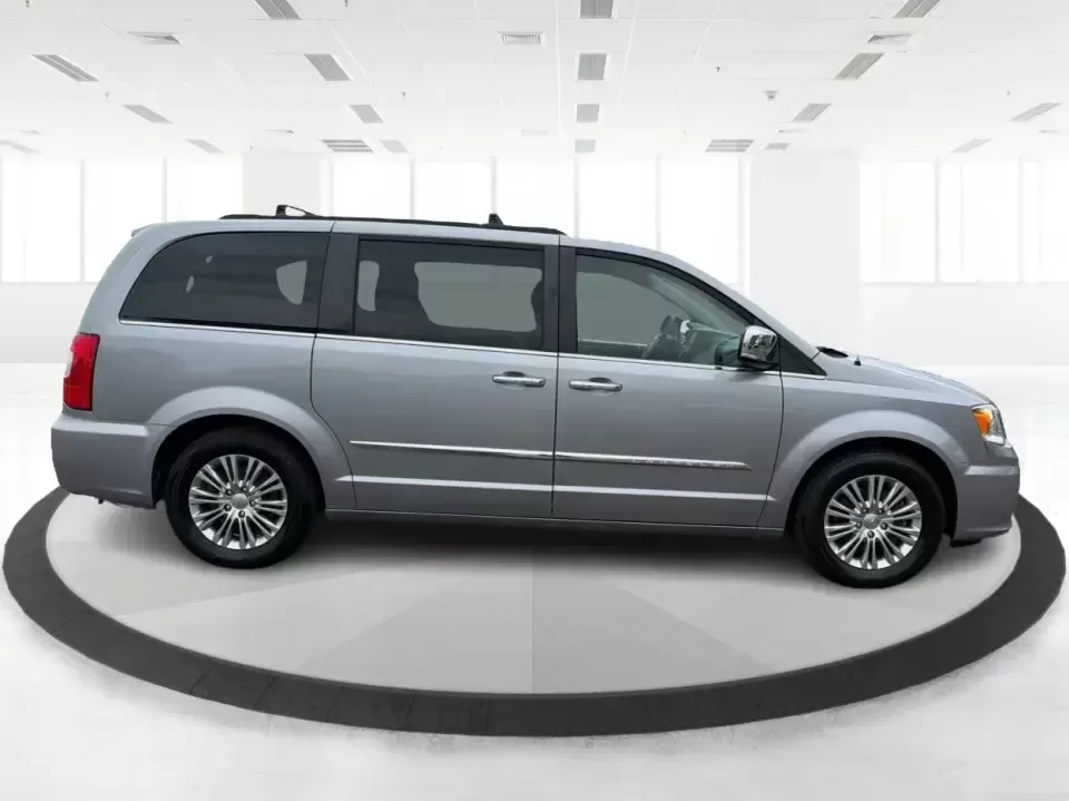 2015 Chrysler Town and Country Touring-L (2C4RC1CG9FR) with an 3.6L V-6 DOHC engine, 6-Speed Automatic transmission, located at 1230 East Main St, Xenia, OH, 45385, (937) 908-9800, 39.688026, -83.910172 - Road-trip ready and kid-hauler approved, this 2015 Chrysler Town and Country Touring-L is built for real life in Xenia-school drop-offs, long commutes to Dayton, and weekend runs to Caesar Creek State Park with the whole crew and everyone's gear. With its comfortable cabin, family-friendly tech, a - Photo#1