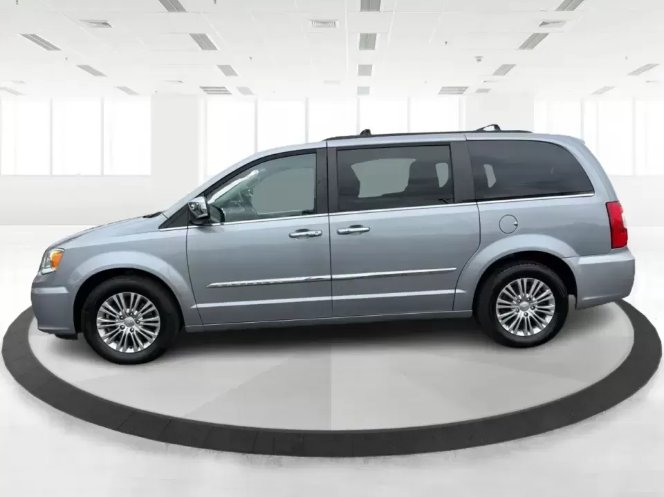 2015 Chrysler Town and Country Touring-L (2C4RC1CG9FR) with an 3.6L V-6 DOHC engine, 6-Speed Automatic transmission, located at 1230 East Main St, Xenia, OH, 45385, (937) 908-9800, 39.688026, -83.910172 - Road-trip ready and kid-hauler approved, this 2015 Chrysler Town and Country Touring-L is built for real life in Xenia-school drop-offs, long commutes to Dayton, and weekend runs to Caesar Creek State Park with the whole crew and everyone's gear. With its comfortable cabin, family-friendly tech, a - Photo#5