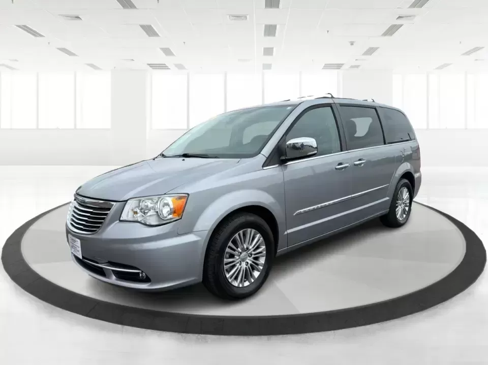 2015 Chrysler Town and Country Touring-L (2C4RC1CG9FR) with an 3.6L V-6 DOHC engine, 6-Speed Automatic transmission, located at 1230 East Main St, Xenia, OH, 45385, (937) 908-9800, 39.688026, -83.910172 - Road-trip ready and kid-hauler approved, this 2015 Chrysler Town and Country Touring-L is built for real life in Xenia-school drop-offs, long commutes to Dayton, and weekend runs to Caesar Creek State Park with the whole crew and everyone's gear. With its comfortable cabin, family-friendly tech, a - Photo#8