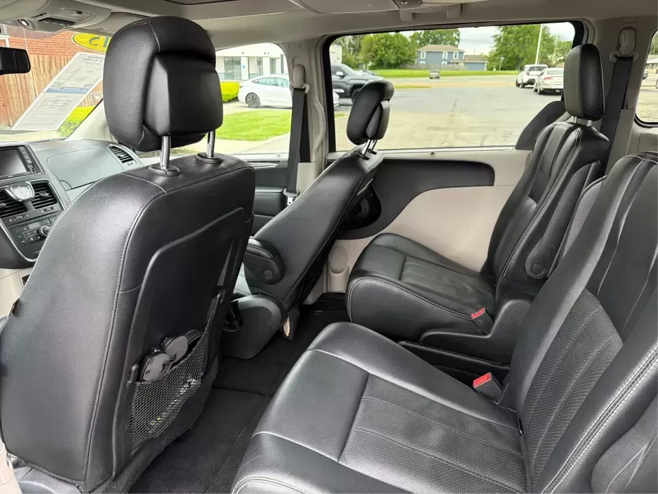 2015 Chrysler Town and Country Touring-L (2C4RC1CG9FR) with an 3.6L V-6 DOHC engine, 6-Speed Automatic transmission, located at 1230 East Main St, Xenia, OH, 45385, (937) 908-9800, 39.688026, -83.910172 - Road-trip ready and kid-hauler approved, this 2015 Chrysler Town and Country Touring-L is built for real life in Xenia-school drop-offs, long commutes to Dayton, and weekend runs to Caesar Creek State Park with the whole crew and everyone's gear. With its comfortable cabin, family-friendly tech, a - Photo#10
