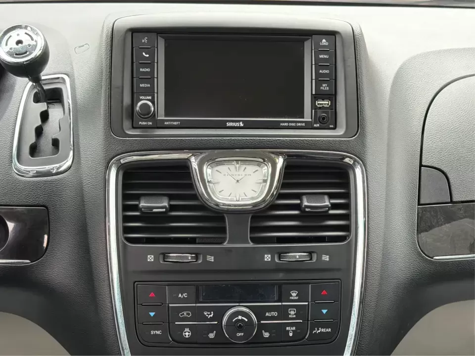 2015 Chrysler Town and Country Touring-L (2C4RC1CG9FR) with an 3.6L V-6 DOHC engine, 6-Speed Automatic transmission, located at 1230 East Main St, Xenia, OH, 45385, (937) 908-9800, 39.688026, -83.910172 - Road-trip ready and kid-hauler approved, this 2015 Chrysler Town and Country Touring-L is built for real life in Xenia-school drop-offs, long commutes to Dayton, and weekend runs to Caesar Creek State Park with the whole crew and everyone's gear. With its comfortable cabin, family-friendly tech, a - Photo#13