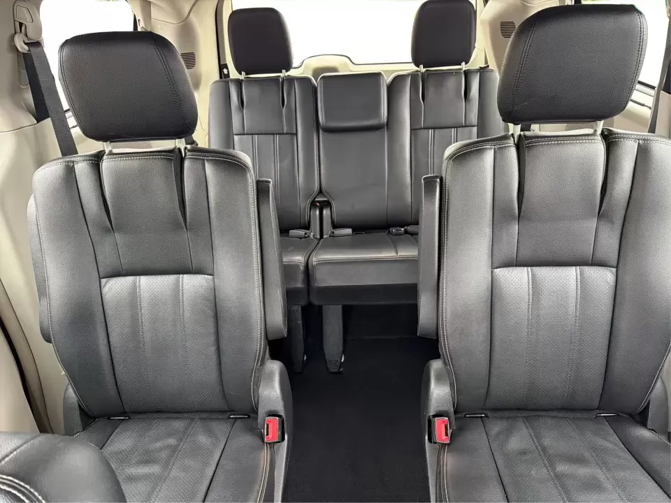 2015 Chrysler Town and Country Touring-L (2C4RC1CG9FR) with an 3.6L V-6 DOHC engine, 6-Speed Automatic transmission, located at 1230 East Main St, Xenia, OH, 45385, (937) 908-9800, 39.688026, -83.910172 - Road-trip ready and kid-hauler approved, this 2015 Chrysler Town and Country Touring-L is built for real life in Xenia-school drop-offs, long commutes to Dayton, and weekend runs to Caesar Creek State Park with the whole crew and everyone's gear. With its comfortable cabin, family-friendly tech, a - Photo#14