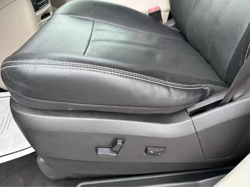 2015 Chrysler Town and Country Touring-L (2C4RC1CG9FR) with an 3.6L V-6 DOHC engine, 6-Speed Automatic transmission, located at 1230 East Main St, Xenia, OH, 45385, (937) 908-9800, 39.688026, -83.910172 - Road-trip ready and kid-hauler approved, this 2015 Chrysler Town and Country Touring-L is built for real life in Xenia-school drop-offs, long commutes to Dayton, and weekend runs to Caesar Creek State Park with the whole crew and everyone's gear. With its comfortable cabin, family-friendly tech, a - Photo#18