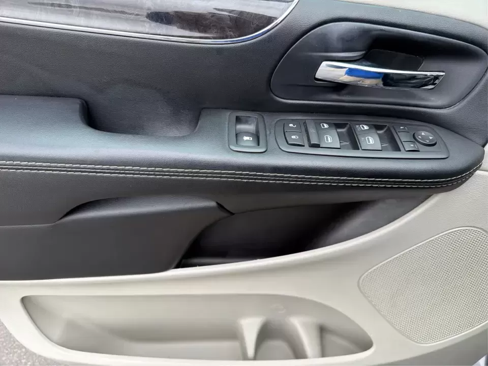 2015 Chrysler Town and Country Touring-L (2C4RC1CG9FR) with an 3.6L V-6 DOHC engine, 6-Speed Automatic transmission, located at 1230 East Main St, Xenia, OH, 45385, (937) 908-9800, 39.688026, -83.910172 - Road-trip ready and kid-hauler approved, this 2015 Chrysler Town and Country Touring-L is built for real life in Xenia-school drop-offs, long commutes to Dayton, and weekend runs to Caesar Creek State Park with the whole crew and everyone's gear. With its comfortable cabin, family-friendly tech, a - Photo#19