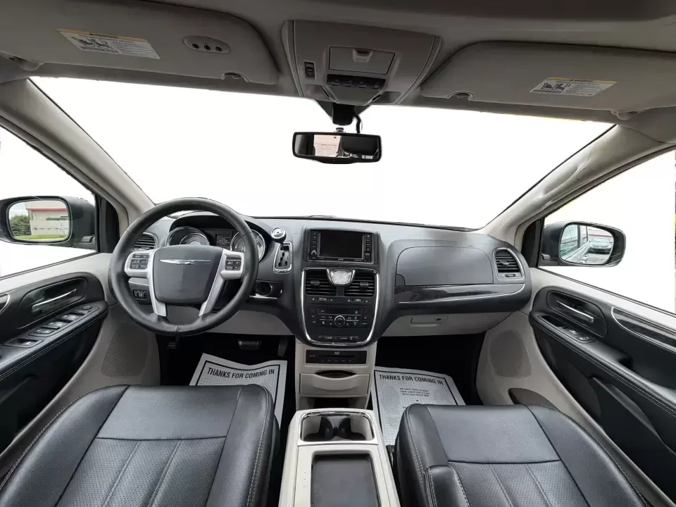 2015 Chrysler Town and Country Touring-L (2C4RC1CG9FR) with an 3.6L V-6 DOHC engine, 6-Speed Automatic transmission, located at 1230 East Main St, Xenia, OH, 45385, (937) 908-9800, 39.688026, -83.910172 - Road-trip ready and kid-hauler approved, this 2015 Chrysler Town and Country Touring-L is built for real life in Xenia-school drop-offs, long commutes to Dayton, and weekend runs to Caesar Creek State Park with the whole crew and everyone's gear. With its comfortable cabin, family-friendly tech, a - Photo#20