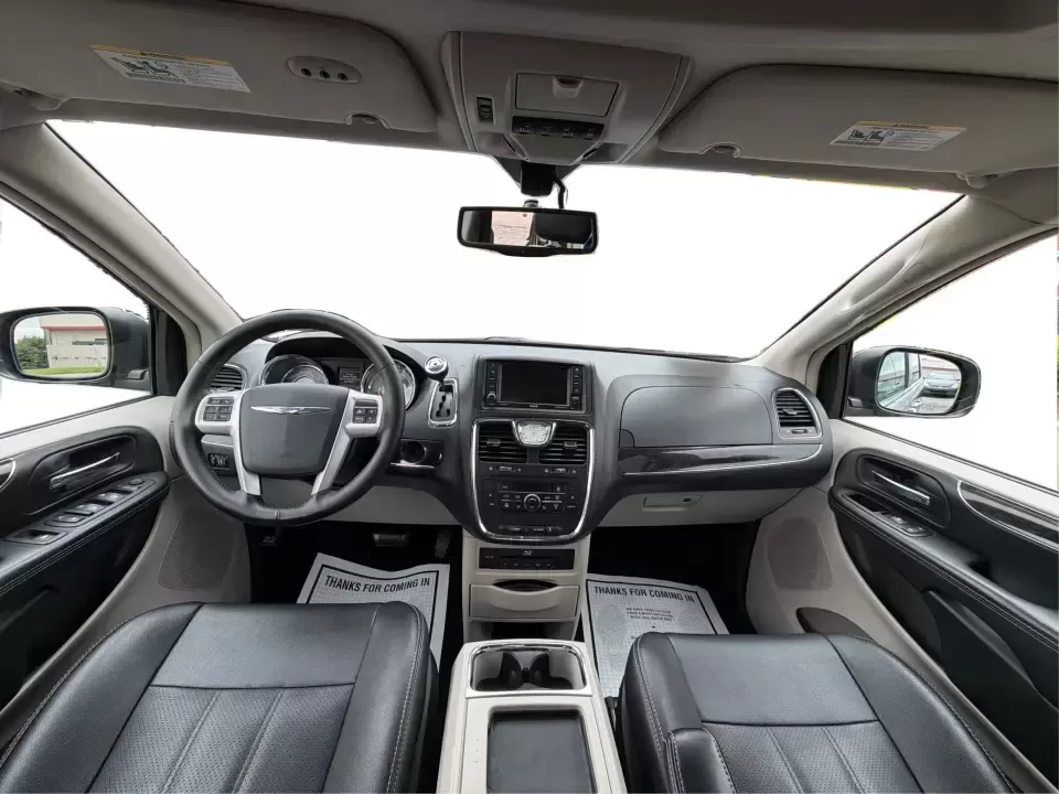 2015 Chrysler Town and Country Touring-L (2C4RC1CG9FR) with an 3.6L V-6 DOHC engine, 6-Speed Automatic transmission, located at 1230 East Main St, Xenia, OH, 45385, (937) 908-9800, 39.688026, -83.910172 - Road-trip ready and kid-hauler approved, this 2015 Chrysler Town and Country Touring-L is built for real life in Xenia-school drop-offs, long commutes to Dayton, and weekend runs to Caesar Creek State Park with the whole crew and everyone's gear. With its comfortable cabin, family-friendly tech, a - Photo#21