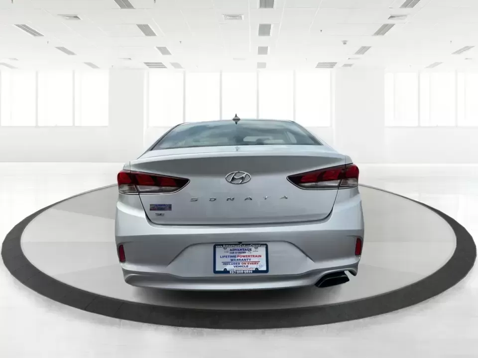 2018 Hyundai Sonata SE (5NPE24AF2JH) with an 2.4L I-4 gasoline direct injection engine, 7A transmission, located at 1230 East Main St, Xenia, OH, 45385, (937) 908-9800, 39.688026, -83.910172 - Need a dependable sedan for the daily commute from Xenia to Beavercreek, Wright-Patterson, or Downtown Dayton-without giving up comfort for weekend plans? This 2018 Hyundai Sonata SE in Symphony Silver is a practical, road-trip-ready midsize sedan that fits real life: school drop-offs, long work dri - Photo#3
