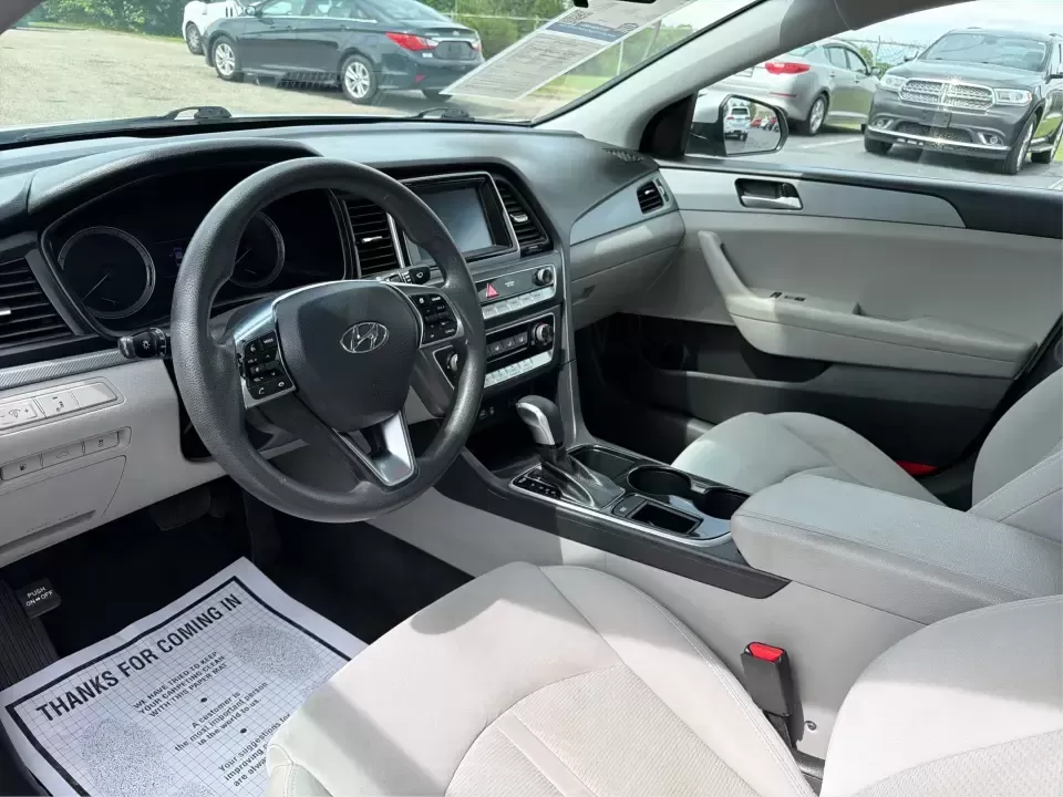 2018 Hyundai Sonata SE (5NPE24AF2JH) with an 2.4L I-4 gasoline direct injection engine, 7A transmission, located at 1230 East Main St, Xenia, OH, 45385, (937) 908-9800, 39.688026, -83.910172 - Need a dependable sedan for the daily commute from Xenia to Beavercreek, Wright-Patterson, or Downtown Dayton-without giving up comfort for weekend plans? This 2018 Hyundai Sonata SE in Symphony Silver is a practical, road-trip-ready midsize sedan that fits real life: school drop-offs, long work dri - Photo#9