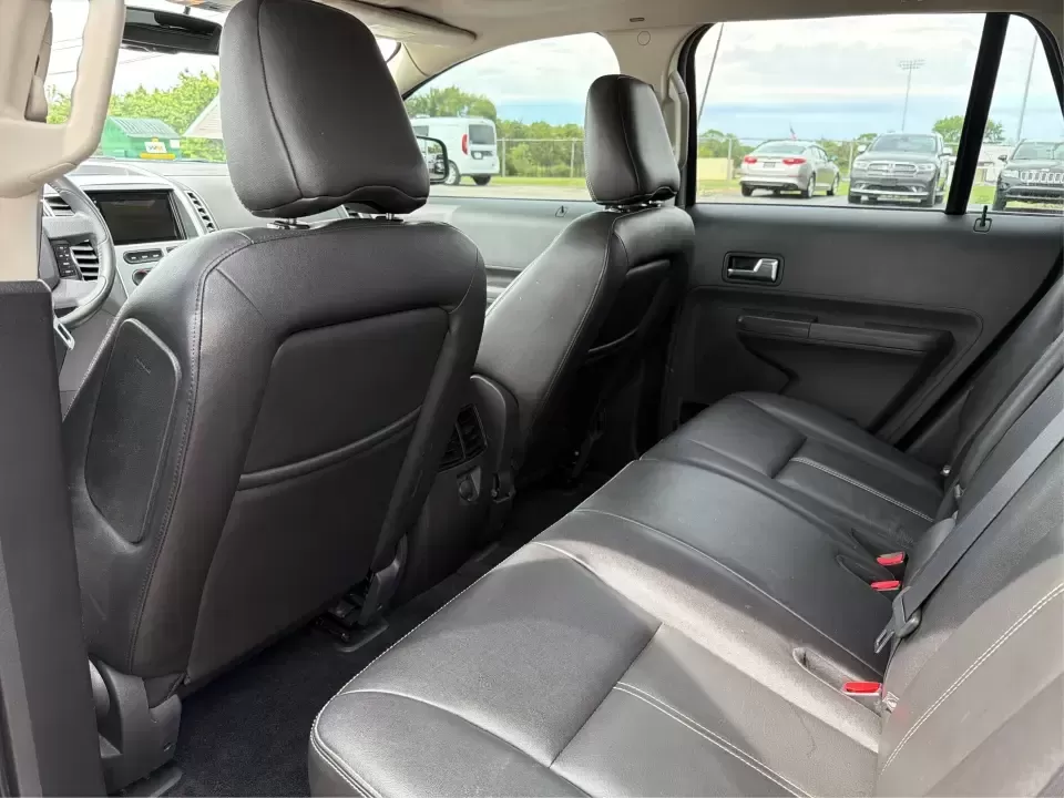 2007 Ford Edge SEL Plus (2FMDK39CX7B) with an Duratec 3.5L V-6 DOHC engine, 6-Speed Automatic Overdrive transmission, located at 880 E. National Road, Vandalia, OH, 45377, (937) 908-9800, 39.891918, -84.183594 - Need a comfortable, confident SUV for daily commuting on I75, school drop-offs, or weekend runs to Englewood MetroPark? This 2007 Ford Edge SEL Plus blends roomy practicality with upscale touches, making it a smart pick for drivers who want an easy-to-live-with crossover that fits real life in Vanda - Photo#10