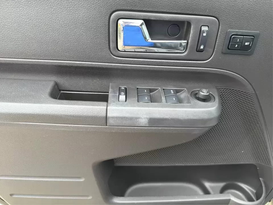2007 Ford Edge SEL Plus (2FMDK39CX7B) with an Duratec 3.5L V-6 DOHC engine, 6-Speed Automatic Overdrive transmission, located at 880 E. National Road, Vandalia, OH, 45377, (937) 908-9800, 39.891918, -84.183594 - Need a comfortable, confident SUV for daily commuting on I75, school drop-offs, or weekend runs to Englewood MetroPark? This 2007 Ford Edge SEL Plus blends roomy practicality with upscale touches, making it a smart pick for drivers who want an easy-to-live-with crossover that fits real life in Vanda - Photo#19