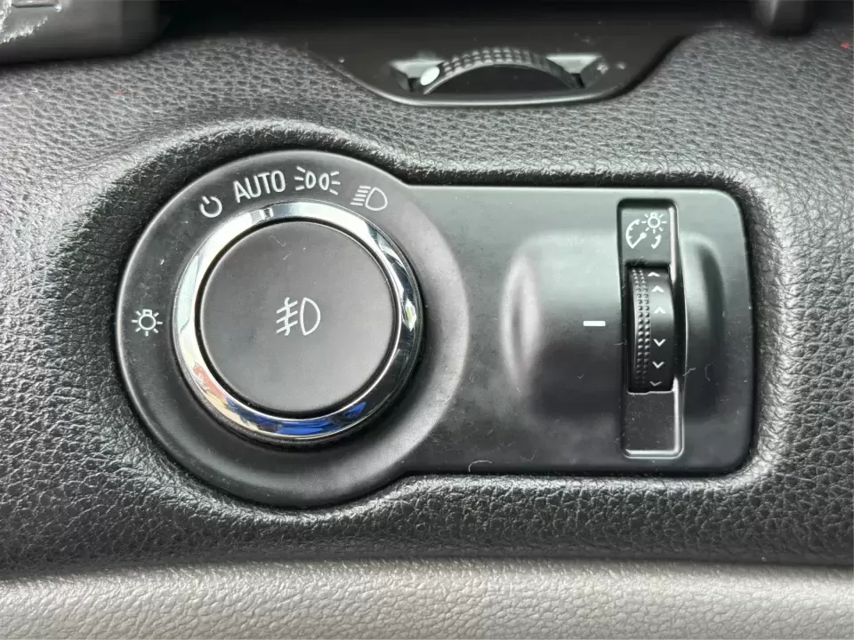 2015 Chevrolet Malibu 2LT (1G11D5SL1FF) with an ECOTEC 2.5L I-4 gasoline direct injection engine, 6-Speed Automatic transmission, located at 4508 South Dixie Dr, Moraine, OH, 45439, (937) 908-9800, 39.689976, -84.218452 - Set up for the daily commute, school drop-offs, and easy weekend getaways, this 2015 Chevrolet Malibu 2LT is the kind of comfortable midsize sedan that fits real life in the Miami Valley. With its smooth ride, practical cabin space, and commuter-friendly efficiency, it's a smart pick for drivers who - Photo#17