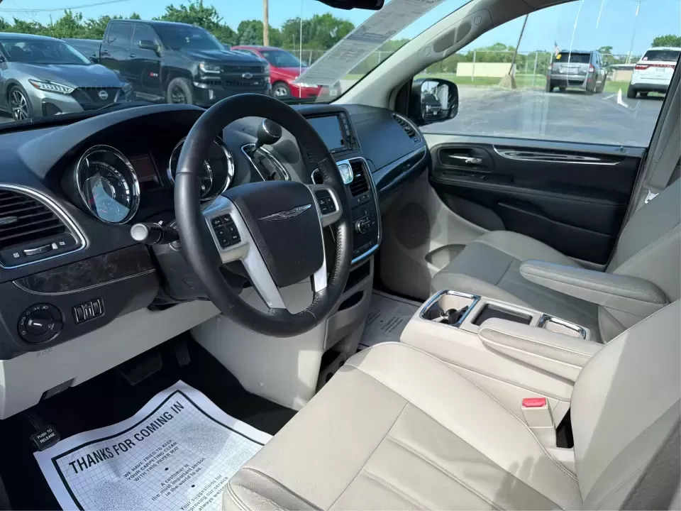 2015 Chrysler Town and Country Touring (2C4RC1BG1FR) with an 3.6L V-6 DOHC engine, 6-Speed Automatic transmission, located at 1951 S Dayton Lakeview Rd., New Carlisle, OH, 45344, (937) 908-9800, 39.890999, -84.050255 - Load up the kids, the snacks, and the luggage-this 2015 Chrysler Town and Country Touring is built for real life in New Carlisle, whether you're running daily school drop-offs, commuting toward Dayton, or packing up for a weekend road trip. Finished in eye-catching True Blue Pearlcoat, this family - Photo#9