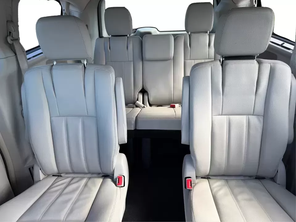 2015 Chrysler Town and Country Touring (2C4RC1BG1FR) with an 3.6L V-6 DOHC engine, 6-Speed Automatic transmission, located at 1951 S Dayton Lakeview Rd., New Carlisle, OH, 45344, (937) 908-9800, 39.890999, -84.050255 - Load up the kids, the snacks, and the luggage-this 2015 Chrysler Town and Country Touring is built for real life in New Carlisle, whether you're running daily school drop-offs, commuting toward Dayton, or packing up for a weekend road trip. Finished in eye-catching True Blue Pearlcoat, this family - Photo#14