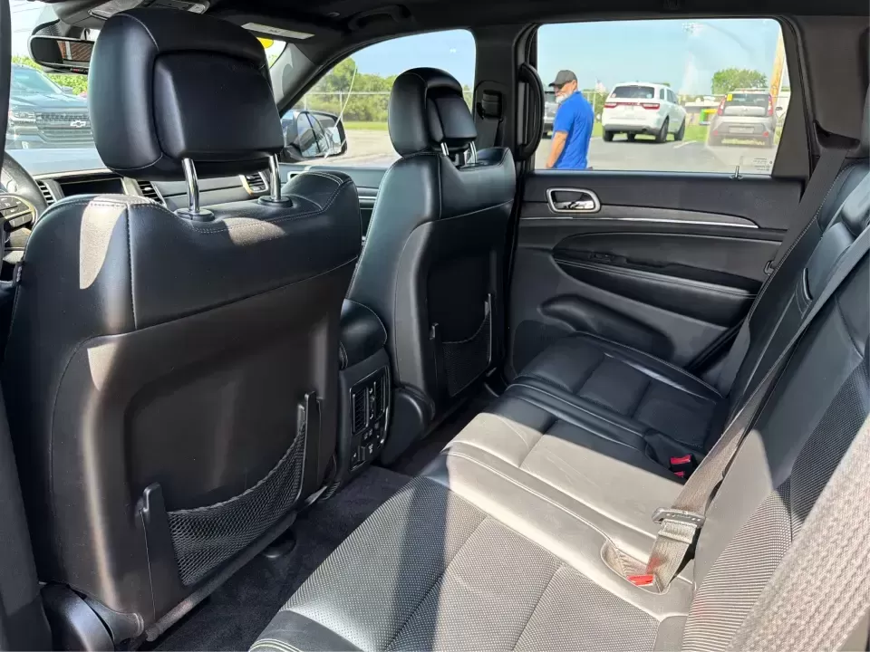 2017 Jeep Grand Cherokee Limited 4x2 (1C4RJEBG2HC) with an 3.6L V6 DOHC 24V engine, 8A transmission, located at 880 E. National Road, Vandalia, OH, 45377, (937) 908-9800, 39.891918, -84.183594 - Picture your next road trip starting in Vandalia-bags packed, playlists ready, and the comfort to make every mile feel easy. This 2017 Jeep Grand Cherokee Limited 4x2 is a smart fit for busy families, daily commuters heading toward Dayton, and weekend explorers who want SUV space and Jeep style with - Photo#10
