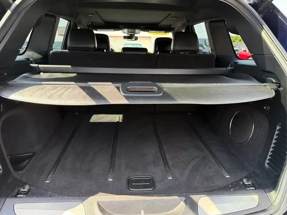 2017 Jeep Grand Cherokee Limited 4x2 (1C4RJEBG2HC) with an 3.6L V6 DOHC 24V engine, 8A transmission, located at 880 E. National Road, Vandalia, OH, 45377, (937) 908-9800, 39.891918, -84.183594 - Picture your next road trip starting in Vandalia-bags packed, playlists ready, and the comfort to make every mile feel easy. This 2017 Jeep Grand Cherokee Limited 4x2 is a smart fit for busy families, daily commuters heading toward Dayton, and weekend explorers who want SUV space and Jeep style with - Photo#12