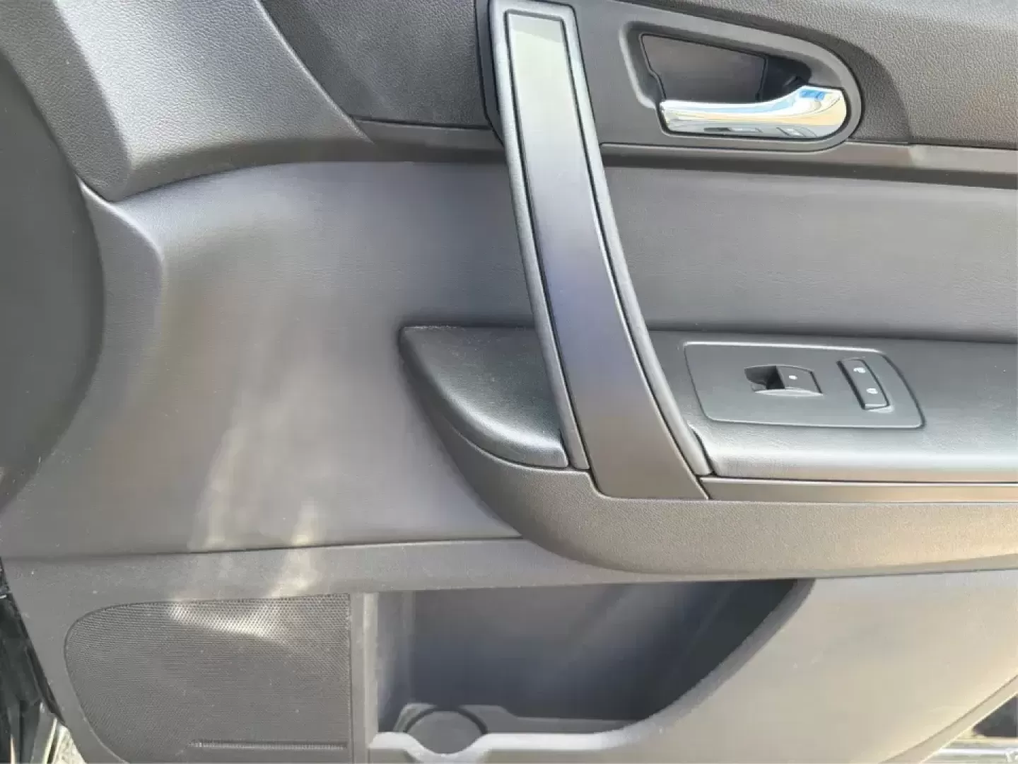 2016 GMC Acadia SLE-2 (1GKKVPKD1GJ) with an 3.6L V-6 gasoline direct injection engine, 6A transmission, located at 401 Woodman Dr, Riverside, OH, 45431, (937) 908-9800, 39.760899, -84.123421 - Need one SUV that can handle school drop-offs, long commutes, and weekend getaways to the MetroParks without feeling cramped? This 2016 GMC Acadia SLE-2 in Ebony Twilight Metallic is a smart fit for busy families and active drivers who want three-row flexibility, confident traction, and everyday com- Photo#19