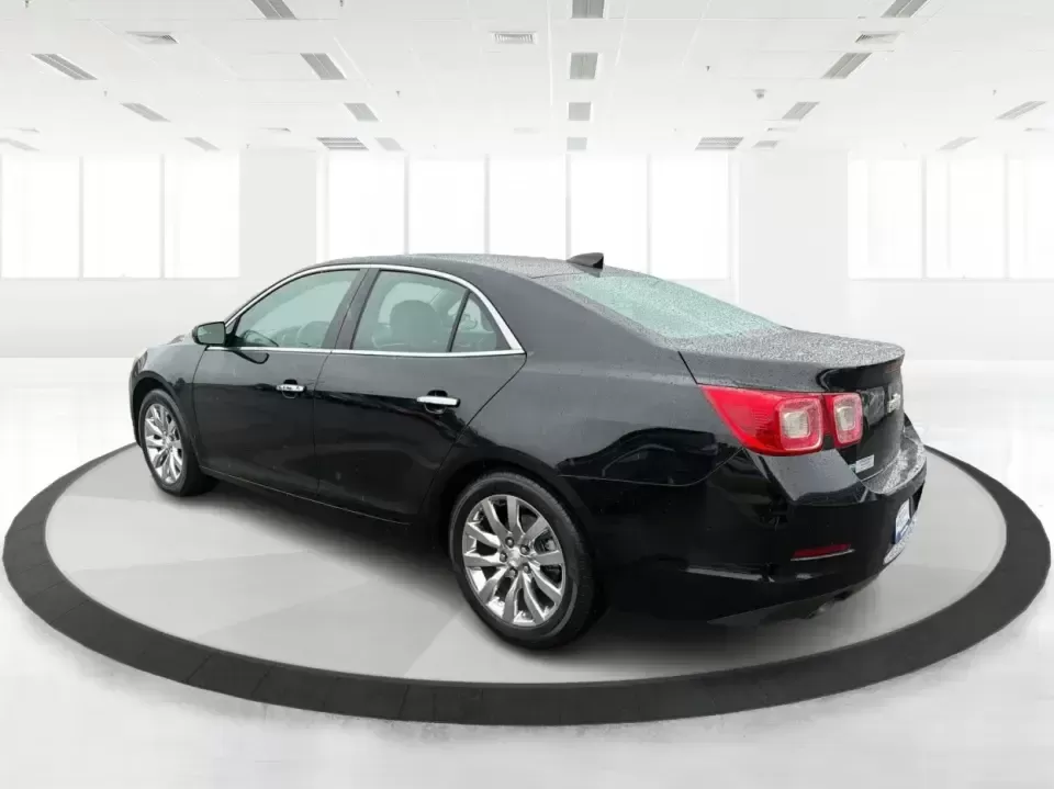 2016 Chevrolet Malibu Limited LTZ (1G11E5SA0GU) with an 2.5L I-4 gasoline direct injection engine, 6A transmission, located at 1184 Kauffman Ave, Fairborn, OH, 45324, (937) 908-9800, 39.807072, -84.030914 - Need a comfortable, fuel-friendly sedan for the daily commute from Fairborn to Wright-Patterson AFB, quick errands near The Greene, or a weekend road trip down I-675 and I-70? This 2016 Chevrolet Malibu Limited LTZ blends a refined ride with upscale features, making it a smart pick for busy professi - Photo#4