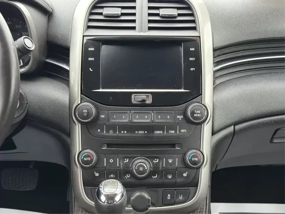 2016 Chevrolet Malibu Limited LTZ (1G11E5SA0GU) with an 2.5L I-4 gasoline direct injection engine, 6A transmission, located at 1184 Kauffman Ave, Fairborn, OH, 45324, (937) 908-9800, 39.807072, -84.030914 - Need a comfortable, fuel-friendly sedan for the daily commute from Fairborn to Wright-Patterson AFB, quick errands near The Greene, or a weekend road trip down I-675 and I-70? This 2016 Chevrolet Malibu Limited LTZ blends a refined ride with upscale features, making it a smart pick for busy professi - Photo#13