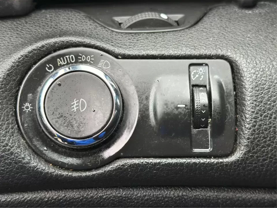 2016 Chevrolet Malibu Limited LTZ (1G11E5SA0GU) with an 2.5L I-4 gasoline direct injection engine, 6A transmission, located at 1184 Kauffman Ave, Fairborn, OH, 45324, (937) 908-9800, 39.807072, -84.030914 - Need a comfortable, fuel-friendly sedan for the daily commute from Fairborn to Wright-Patterson AFB, quick errands near The Greene, or a weekend road trip down I-675 and I-70? This 2016 Chevrolet Malibu Limited LTZ blends a refined ride with upscale features, making it a smart pick for busy professi - Photo#17