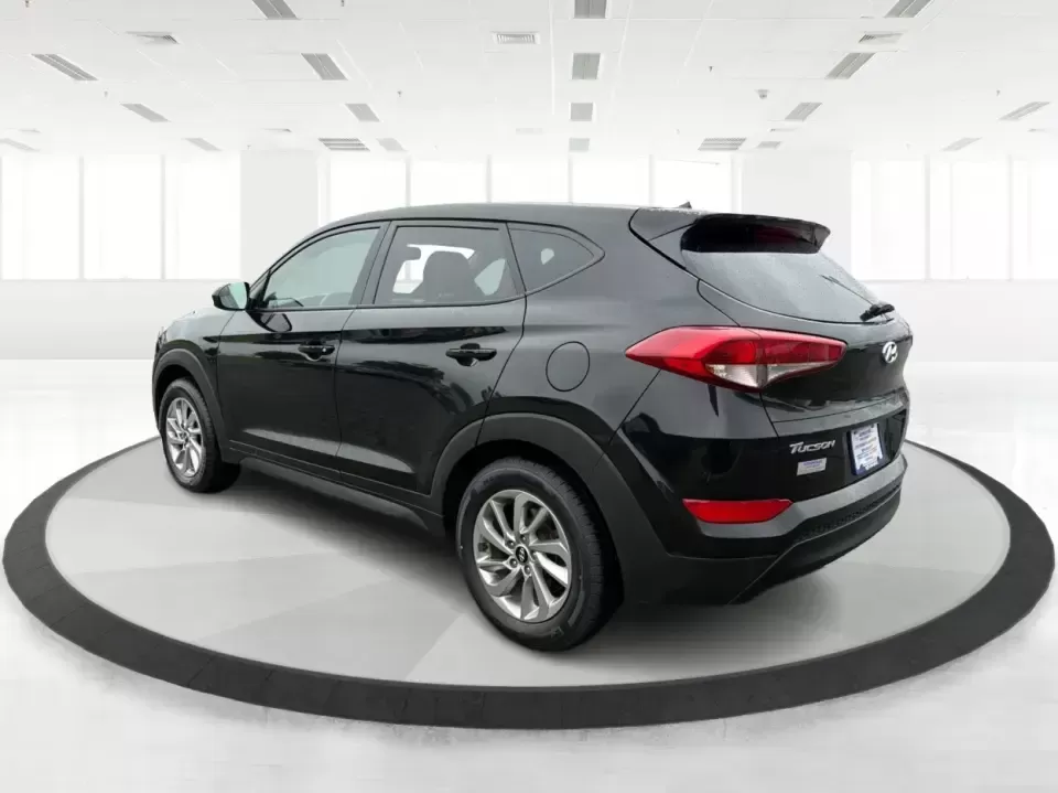 2018 Hyundai Tucson SE (KM8J2CA41JU) with an Nu 2L I-4 gasoline direct injection engine, 6A transmission, located at 4508 South Dixie Dr, Moraine, OH, 45439, (937) 908-9800, 39.689976, -84.218452 - Pack up the kids for a day at Carillon Historical Park, load camping gear for a weekend at Germantown MetroPark, or settle into a comfortable long commute down I-75-this 2018 Hyundai Tucson SE is the kind of compact SUV that fits real life in the Miami Valley. With its versatile SUV body style, conf - Photo#4