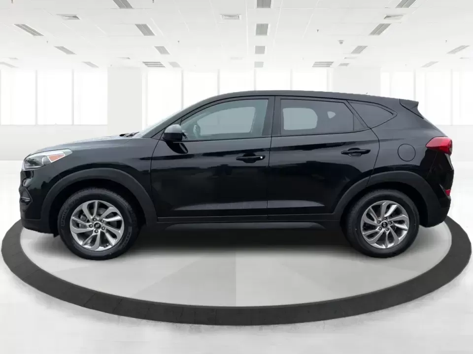 2018 Hyundai Tucson SE (KM8J2CA41JU) with an Nu 2L I-4 gasoline direct injection engine, 6A transmission, located at 4508 South Dixie Dr, Moraine, OH, 45439, (937) 908-9800, 39.689976, -84.218452 - Pack up the kids for a day at Carillon Historical Park, load camping gear for a weekend at Germantown MetroPark, or settle into a comfortable long commute down I-75-this 2018 Hyundai Tucson SE is the kind of compact SUV that fits real life in the Miami Valley. With its versatile SUV body style, conf - Photo#5