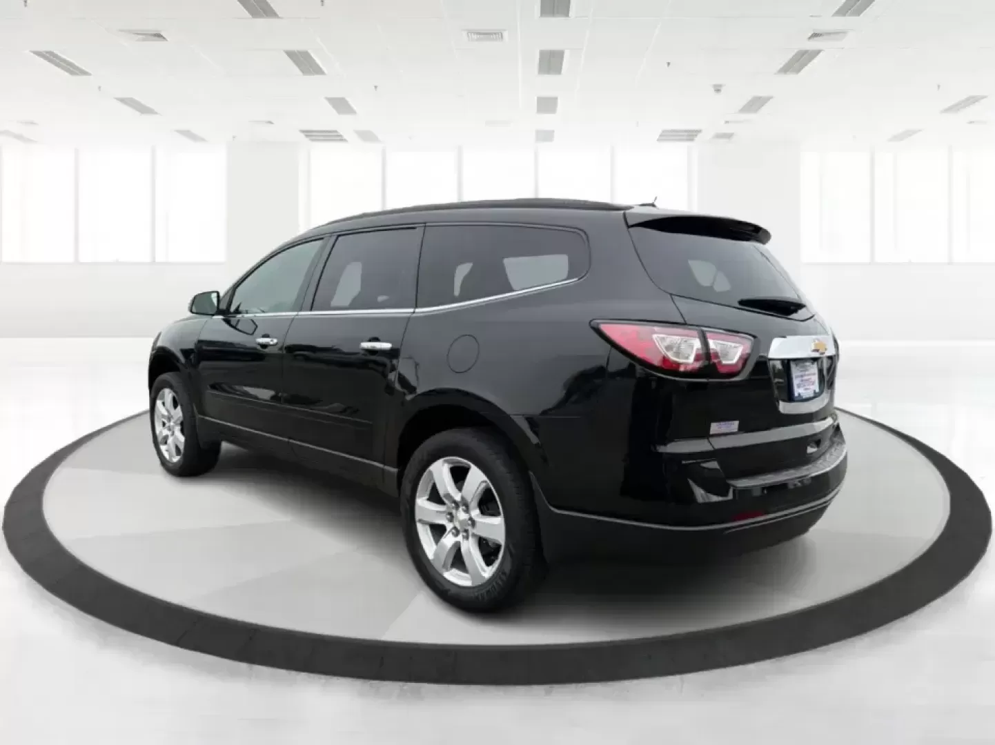 2016 Chevrolet Traverse 1LT (1GNKRGKD1GJ) with an 3.6L V-6 gasoline direct injection engine, 6A transmission, located at 8750 N County Rd 25A, Piqua, OH, 45356, (937) 908-9800, 40.164391, -84.232513 - Load up the kids, the cooler, and the weekend plans-this 2016 Chevrolet Traverse 1LT is the kind of family-ready SUV that makes school runs, long commutes, and Ohio road trips feel simpler. With three-row flexibility, a confident 3.6L V6, and everyday comfort features, it's a smart pick for growing- Photo#4