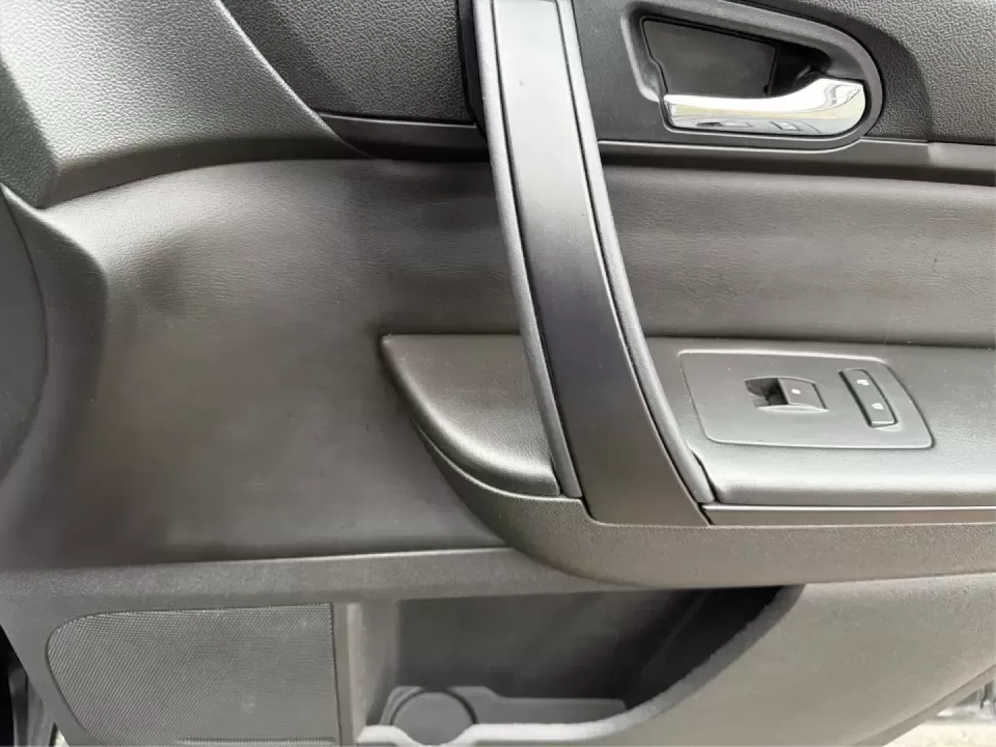 2016 Chevrolet Traverse 1LT (1GNKRGKD1GJ) with an 3.6L V-6 gasoline direct injection engine, 6A transmission, located at 8750 N County Rd 25A, Piqua, OH, 45356, (937) 908-9800, 40.164391, -84.232513 - Load up the kids, the cooler, and the weekend plans-this 2016 Chevrolet Traverse 1LT is the kind of family-ready SUV that makes school runs, long commutes, and Ohio road trips feel simpler. With three-row flexibility, a confident 3.6L V6, and everyday comfort features, it's a smart pick for growing- Photo#20