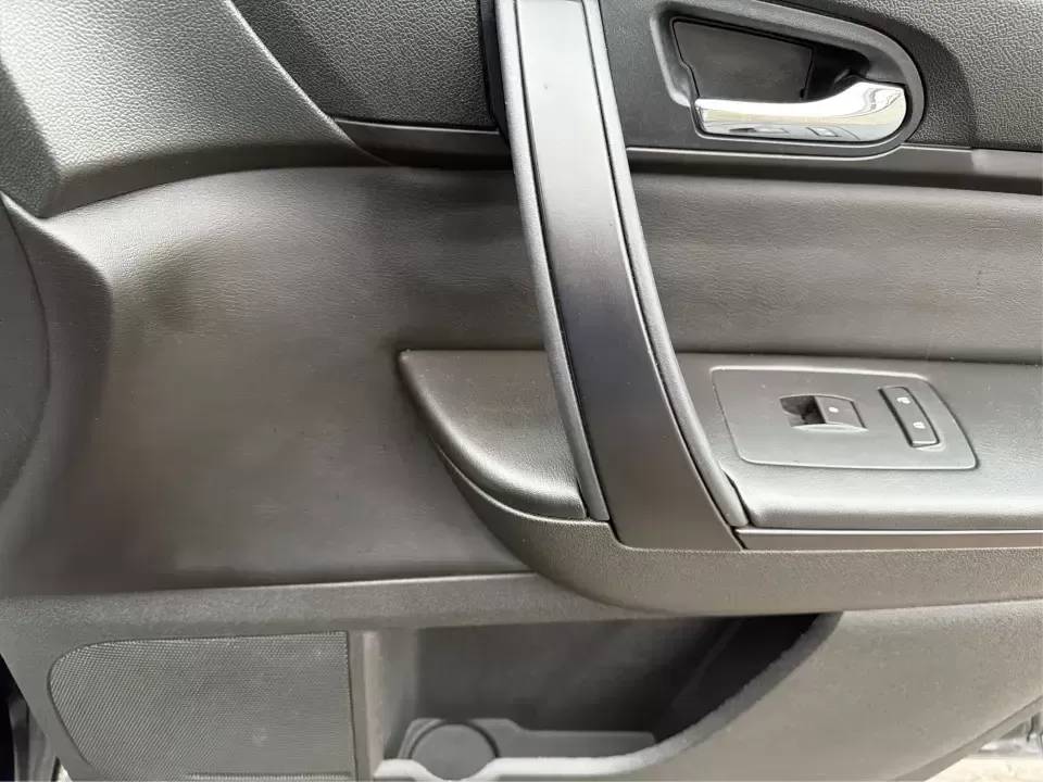 2016 Chevrolet Traverse 1LT (1GNKRGKD1GJ) with an 3.6L V-6 gasoline direct injection engine, 6A transmission, located at 8750 N County Rd 25A, Piqua, OH, 45356, (937) 908-9800, 40.164391, -84.232513 - Load up the kids, the cooler, and the weekend plans-this 2016 Chevrolet Traverse 1LT is the kind of family-ready SUV that makes school runs, long commutes, and Ohio road trips feel simpler. With three-row flexibility, a confident 3.6L V6, and everyday comfort features, it's a smart pick for growing - Photo#20