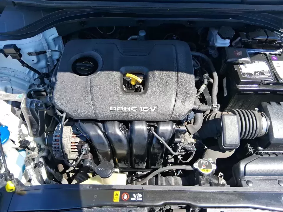 2017 Hyundai Elantra SE (5NPD84LF7HH) with an Nu 2L I-4 DOHC engine, 6A transmission, located at 880 E. National Road, Vandalia, OH, 45377, (937) 908-9800, 39.891918, -84.183594 - Need a smart, efficient sedan for the daily commute from Vandalia to Dayton, quick school drop-offs, or weekend runs out to the National Museum of the U.S. Air Force? This 2017 Hyundai Elantra SE is the kind of practical, comfortable ride that fits real life-easy to park, easy to drive, and efficien - Photo#11