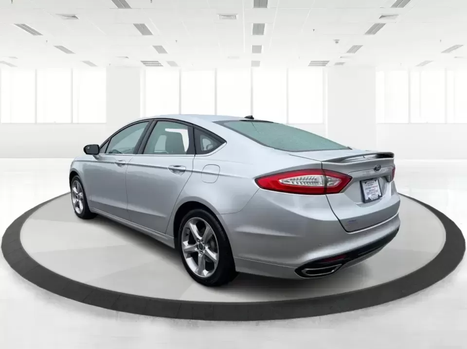 2014 Ford Fusion SE (3FA6P0H90ER) with an 2.0L L4 DOHC 16V engine, located at 1951 S Dayton Lakeview Rd., New Carlisle, OH, 45344, (937) 908-9800, 39.890999, -84.050255 - Need a smart, comfortable sedan for the daily drive from New Carlisle to Dayton, Wright-Patterson AFB, or Springfield-plus something that's still enjoyable for weekend trips to Buck Creek or an evening out near The Greene? This 2014 Ford Fusion SE blends commuter-friendly efficiency with upscale fea - Photo#4