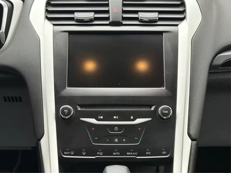 2014 Ford Fusion SE (3FA6P0H90ER) with an 2.0L L4 DOHC 16V engine, located at 1951 S Dayton Lakeview Rd., New Carlisle, OH, 45344, (937) 908-9800, 39.890999, -84.050255 - Need a smart, comfortable sedan for the daily drive from New Carlisle to Dayton, Wright-Patterson AFB, or Springfield-plus something that's still enjoyable for weekend trips to Buck Creek or an evening out near The Greene? This 2014 Ford Fusion SE blends commuter-friendly efficiency with upscale fea - Photo#13
