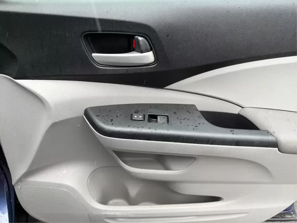 2014 Honda CR-V LX (2HKRM4H30EH) with an 2.4L I-4 DOHC engine, 5-Speed Automatic transmission, located at 401 Woodman Dr, Riverside, OH, 45431, (937) 908-9800, 39.760899, -84.123421 - Picture your next weekend: a quick run down Woodman Dr for errands, a family day at Riverscape MetroPark, or an easy I675 commute with room for groceries, strollers, and sports gear. This 2014 Honda CRV LX in Twilight Blue Metallic is the kind of practical SUV that fits real life in Riverside, Ohio- - Photo#17
