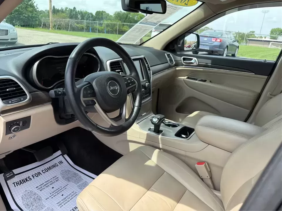 2015 Jeep Grand Cherokee Limited (1C4RJEBG4FC) with an 3.6L V6 DOHC 24V engine, 8-Speed Automatic transmission, located at 1230 East Main St, Xenia, OH, 45385, (937) 908-9800, 39.688026, -83.910172 - Picture your next weekend: loading up the family for a day at Carillon Historical Park, cruising down I675 with the A/C keeping everyone comfortable, then heading out toward Eastwood MetroPark with plenty of cargo space for chairs, coolers, and gear. This 2015 Jeep Grand Cherokee Limited is the kind - Photo#9