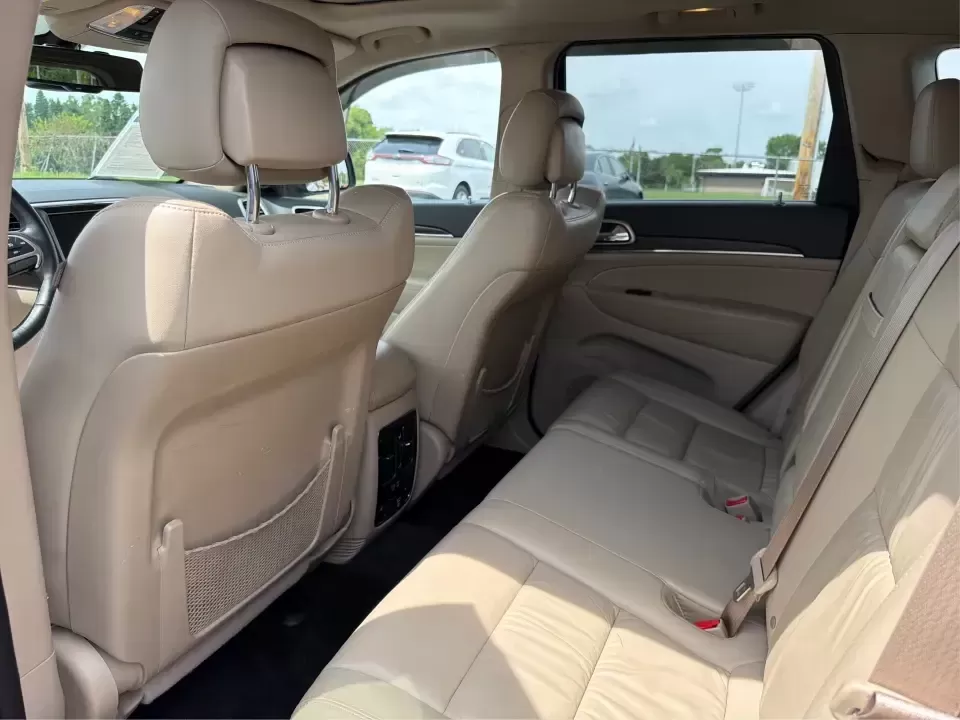 2015 Jeep Grand Cherokee Limited (1C4RJEBG4FC) with an 3.6L V6 DOHC 24V engine, 8-Speed Automatic transmission, located at 1230 East Main St, Xenia, OH, 45385, (937) 908-9800, 39.688026, -83.910172 - Picture your next weekend: loading up the family for a day at Carillon Historical Park, cruising down I675 with the A/C keeping everyone comfortable, then heading out toward Eastwood MetroPark with plenty of cargo space for chairs, coolers, and gear. This 2015 Jeep Grand Cherokee Limited is the kind - Photo#10