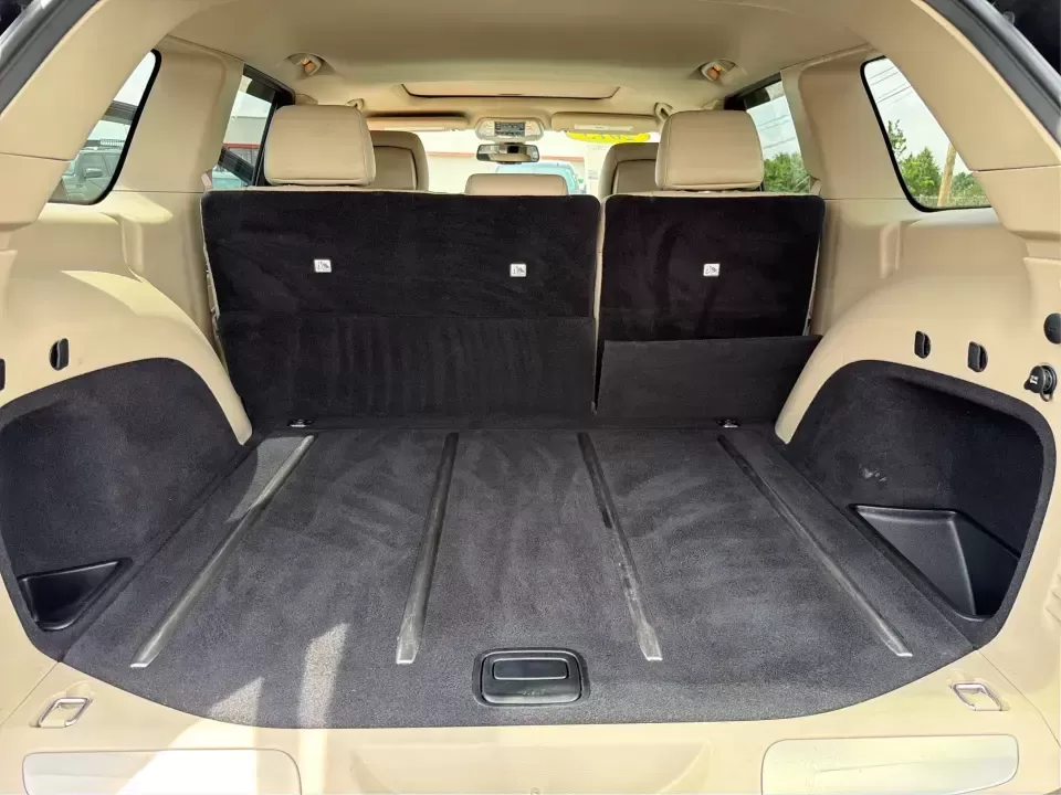 2015 Jeep Grand Cherokee Limited (1C4RJEBG4FC) with an 3.6L V6 DOHC 24V engine, 8-Speed Automatic transmission, located at 1230 East Main St, Xenia, OH, 45385, (937) 908-9800, 39.688026, -83.910172 - Picture your next weekend: loading up the family for a day at Carillon Historical Park, cruising down I675 with the A/C keeping everyone comfortable, then heading out toward Eastwood MetroPark with plenty of cargo space for chairs, coolers, and gear. This 2015 Jeep Grand Cherokee Limited is the kind - Photo#12