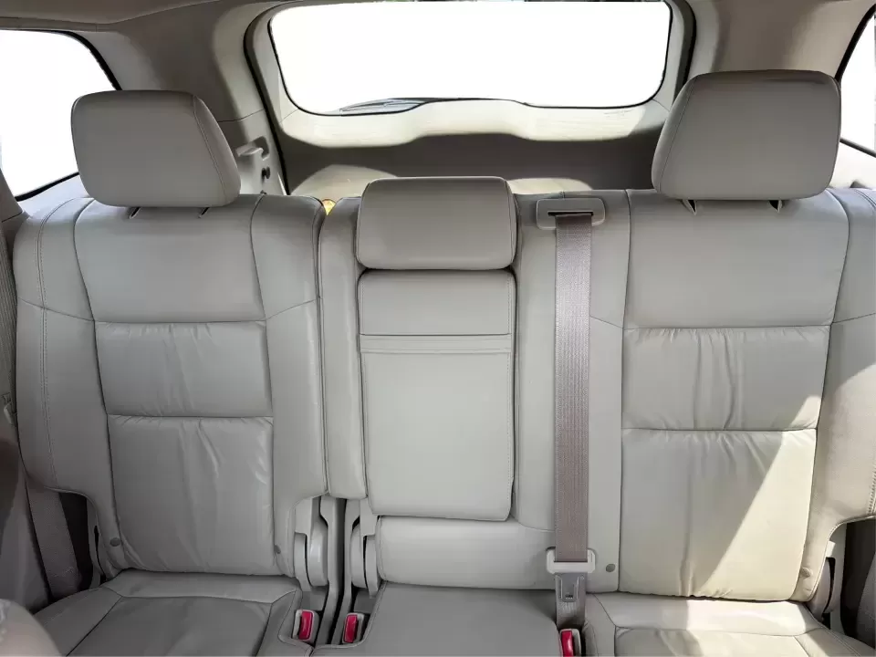 2015 Jeep Grand Cherokee Limited (1C4RJEBG4FC) with an 3.6L V6 DOHC 24V engine, 8-Speed Automatic transmission, located at 1230 East Main St, Xenia, OH, 45385, (937) 908-9800, 39.688026, -83.910172 - Picture your next weekend: loading up the family for a day at Carillon Historical Park, cruising down I675 with the A/C keeping everyone comfortable, then heading out toward Eastwood MetroPark with plenty of cargo space for chairs, coolers, and gear. This 2015 Jeep Grand Cherokee Limited is the kind - Photo#14