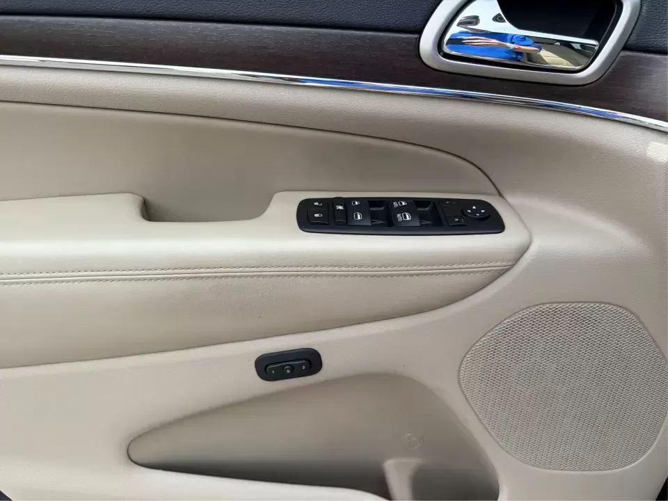 2015 Jeep Grand Cherokee Limited (1C4RJEBG4FC) with an 3.6L V6 DOHC 24V engine, 8-Speed Automatic transmission, located at 1230 East Main St, Xenia, OH, 45385, (937) 908-9800, 39.688026, -83.910172 - Picture your next weekend: loading up the family for a day at Carillon Historical Park, cruising down I675 with the A/C keeping everyone comfortable, then heading out toward Eastwood MetroPark with plenty of cargo space for chairs, coolers, and gear. This 2015 Jeep Grand Cherokee Limited is the kind - Photo#19