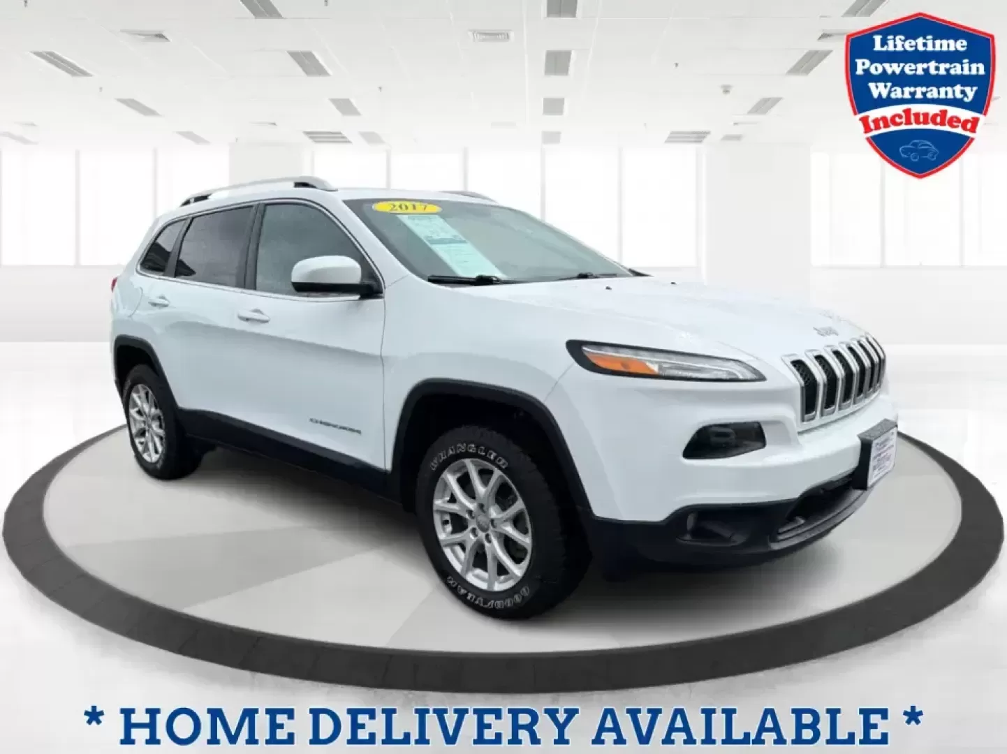 2017 Jeep Cherokee Latitude 4x4 (1C4PJMCS5HW) with an 3.2L V6 DOHC 24V engine, 9A transmission, located at 1184 Kauffman Ave, Fairborn, OH, 45324, (937) 908-9800, 39.807072, -84.030914 - Weekend getaways to John Bryan State Park, snowy commutes to Wright-Patterson AFB, or everyday school-and-grocery runs around Fairborn-this 2017 Jeep Cherokee Latitude 4x4 is built for the kind of life that doesn't stop when the weather changes. With confident 4x4 capability, a comfortable cabin, an - Photo#0