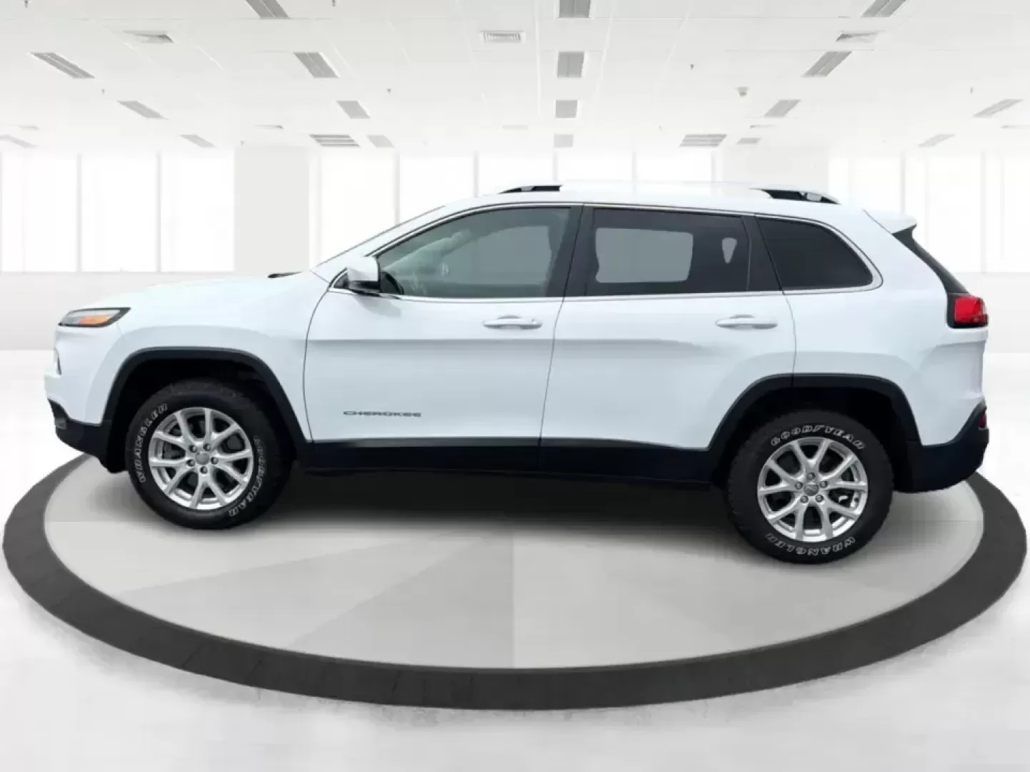 2017 Jeep Cherokee Latitude 4x4 (1C4PJMCS5HW) with an 3.2L V6 DOHC 24V engine, 9A transmission, located at 1184 Kauffman Ave, Fairborn, OH, 45324, (937) 908-9800, 39.807072, -84.030914 - Weekend getaways to John Bryan State Park, snowy commutes to Wright-Patterson AFB, or everyday school-and-grocery runs around Fairborn-this 2017 Jeep Cherokee Latitude 4x4 is built for the kind of life that doesn't stop when the weather changes. With confident 4x4 capability, a comfortable cabin, an - Photo#5