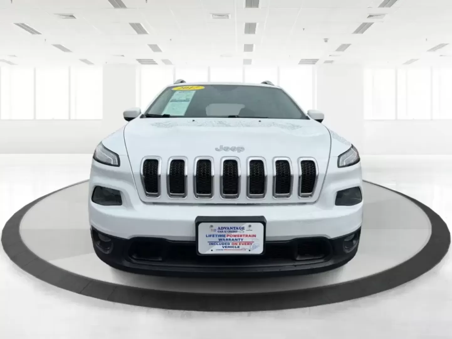 2017 Jeep Cherokee Latitude 4x4 (1C4PJMCS5HW) with an 3.2L V6 DOHC 24V engine, 9A transmission, located at 1184 Kauffman Ave, Fairborn, OH, 45324, (937) 908-9800, 39.807072, -84.030914 - Weekend getaways to John Bryan State Park, snowy commutes to Wright-Patterson AFB, or everyday school-and-grocery runs around Fairborn-this 2017 Jeep Cherokee Latitude 4x4 is built for the kind of life that doesn't stop when the weather changes. With confident 4x4 capability, a comfortable cabin, an - Photo#7