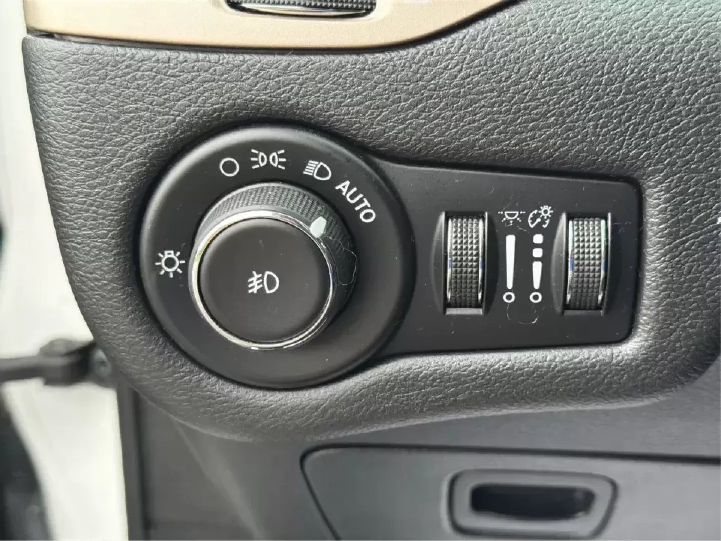 2017 Jeep Cherokee Latitude 4x4 (1C4PJMCS5HW) with an 3.2L V6 DOHC 24V engine, 9A transmission, located at 1184 Kauffman Ave, Fairborn, OH, 45324, (937) 908-9800, 39.807072, -84.030914 - Weekend getaways to John Bryan State Park, snowy commutes to Wright-Patterson AFB, or everyday school-and-grocery runs around Fairborn-this 2017 Jeep Cherokee Latitude 4x4 is built for the kind of life that doesn't stop when the weather changes. With confident 4x4 capability, a comfortable cabin, an - Photo#16