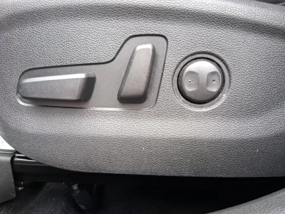 2018 Hyundai Tucson SEL (KM8J33A41JU) with an Nu 2L I-4 gasoline direct injection engine, 6A transmission, located at 880 E. National Road, Vandalia, OH, 45377, (937) 908-9800, 39.891918, -84.183594 - Picture your next week: an easy school drop-off, a smooth commute down US-35, and a weekend escape to Caesar Creek with enough room for coolers, strollers, or hiking gear. This 2018 Hyundai Tucson SEL is the kind of compact SUV that fits real life in Xenia-practical for growing families, comfortable - Photo#17