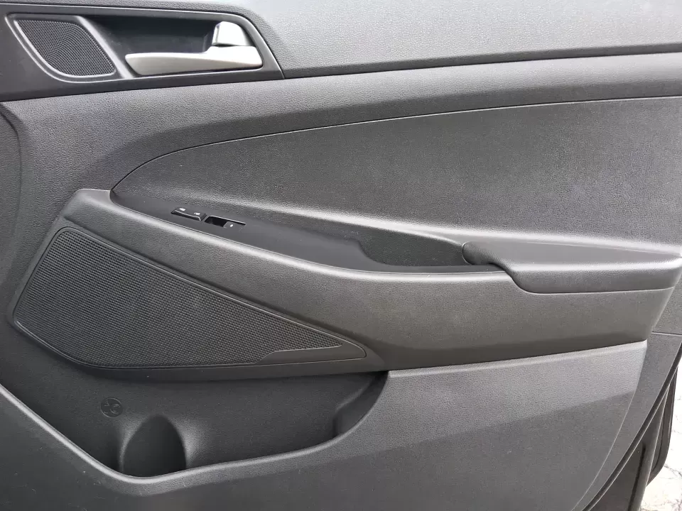 2018 Hyundai Tucson SEL (KM8J33A41JU) with an Nu 2L I-4 gasoline direct injection engine, 6A transmission, located at 880 E. National Road, Vandalia, OH, 45377, (937) 908-9800, 39.891918, -84.183594 - Picture your next week: an easy school drop-off, a smooth commute down US-35, and a weekend escape to Caesar Creek with enough room for coolers, strollers, or hiking gear. This 2018 Hyundai Tucson SEL is the kind of compact SUV that fits real life in Xenia-practical for growing families, comfortable - Photo#19