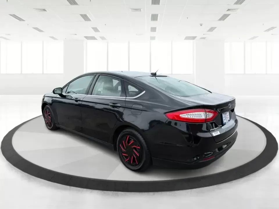 2014 Ford Fusion S (3FA6P0G78ER) with an Duratec 2.5L I-4 DOHC engine, Automatic transmission, located at 8750 N County Rd 25A, Piqua, OH, 45356, (937) 908-9800, 40.164391, -84.232513 - Are you on the hunt for a reliable sedan that fits seamlessly into your everyday life? Look no further than this stunning 2014 Ford Fusion S, available now at Advantage Car and Credit in Fairborn, OH. This vehicle is the perfect choice for budget-conscious buyers or families needing a dependable rid - Photo#4