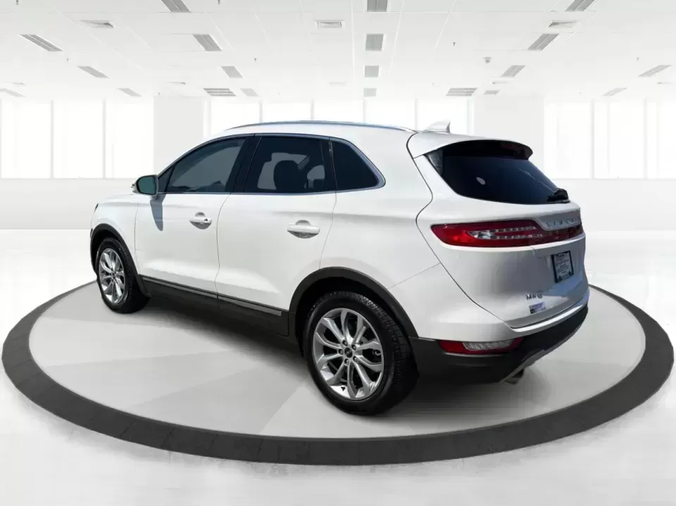2015 Lincoln MKC Base (5LMTJ2AH4FU) with an 2.3L L4 DOHC 16V engine, 6-Speed Automatic transmission, located at 1230 East Main St, Xenia, OH, 45385, (937) 908-9800, 39.688026, -83.910172 - 2015 Lincoln MKC Base - Photo#4