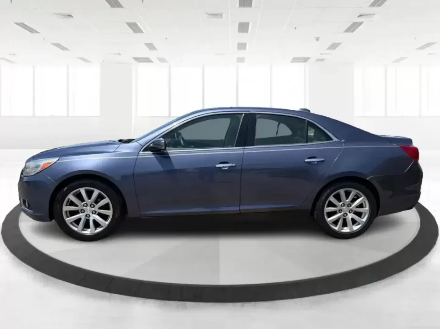 2014 Chevrolet Malibu 1TZ (1G11H5SL5EF) with an 2.5L L4 DOHC 16V engine, 6-Speed Automatic transmission, located at 401 Woodman Dr, Riverside, OH, 45431, (937) 908-9800, 39.760899, -84.123421 - Need a dependable sedan for the daily commute to Wright-Patterson AFB, quick errands down Woodman Dr, or comfortable weekend drives along I-675? This 2014 Chevrolet Malibu 1LZ in eye-catching Atlantis Blue Metallic fits real-life routines-school drop-offs, long commutes, and budget-friendly road tri - Photo#5
