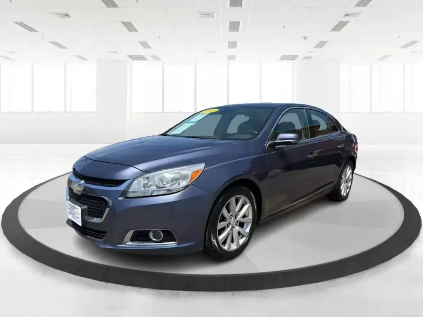 2014 Chevrolet Malibu 1TZ (1G11H5SL5EF) with an 2.5L L4 DOHC 16V engine, 6-Speed Automatic transmission, located at 401 Woodman Dr, Riverside, OH, 45431, (937) 908-9800, 39.760899, -84.123421 - Need a dependable sedan for the daily commute to Wright-Patterson AFB, quick errands down Woodman Dr, or comfortable weekend drives along I-675? This 2014 Chevrolet Malibu 1LZ in eye-catching Atlantis Blue Metallic fits real-life routines-school drop-offs, long commutes, and budget-friendly road tri - Photo#8