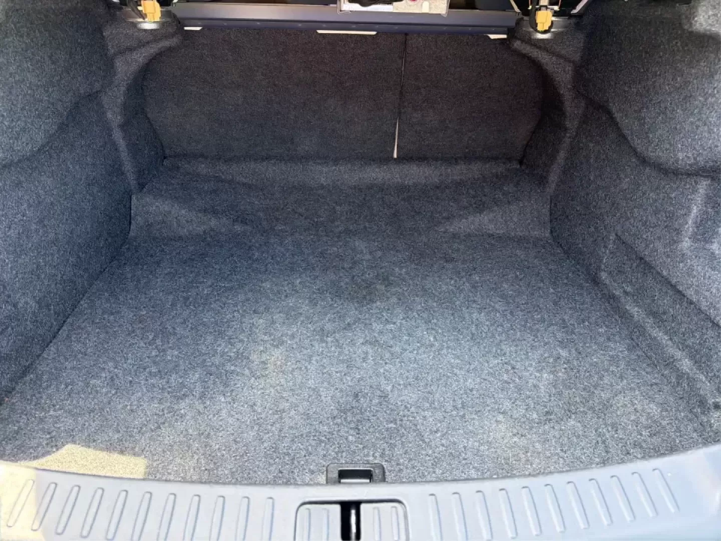 2014 Chevrolet Malibu 1TZ (1G11H5SL5EF) with an 2.5L L4 DOHC 16V engine, 6-Speed Automatic transmission, located at 401 Woodman Dr, Riverside, OH, 45431, (937) 908-9800, 39.760899, -84.123421 - Need a dependable sedan for the daily commute to Wright-Patterson AFB, quick errands down Woodman Dr, or comfortable weekend drives along I-675? This 2014 Chevrolet Malibu 1LZ in eye-catching Atlantis Blue Metallic fits real-life routines-school drop-offs, long commutes, and budget-friendly road tri - Photo#11